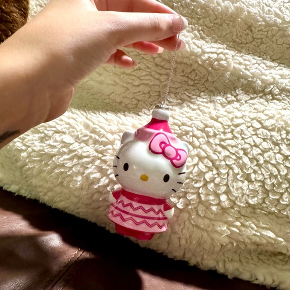 π HALLMARK HELLO KITTY CHRISTMAS ORNAMENT Decoupage Holiday Sanrio Shatterproof - Picture 2 of 5